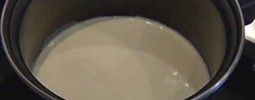 Шаг 2: кулича с миндалем и изюмом