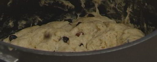 Шаг 11: кулича с миндалем и изюмом