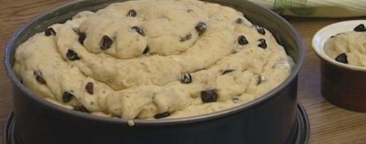 Шаг 13: кулича с миндалем и изюмом