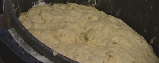 Шаг 10: кулича с миндалем и изюмом