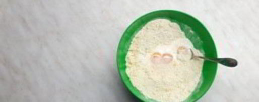 Шаг 1: кулича с вишней и клюквой