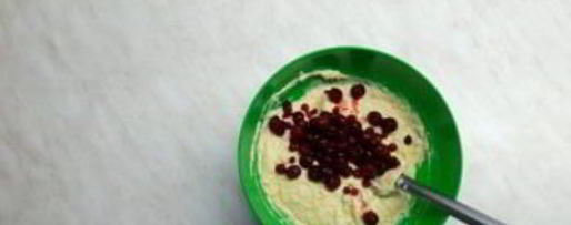 Шаг 2: кулича с вишней и клюквой