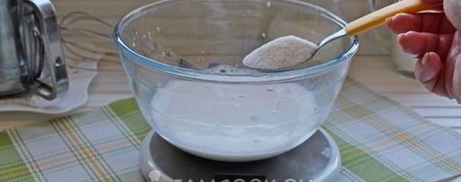 Шаг 3: кулича с вяленой вишней и миндалем