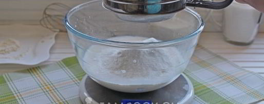 Шаг 4: кулича с вяленой вишней и миндалем