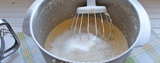 Шаг 10: кулича с вяленой вишней и миндалем