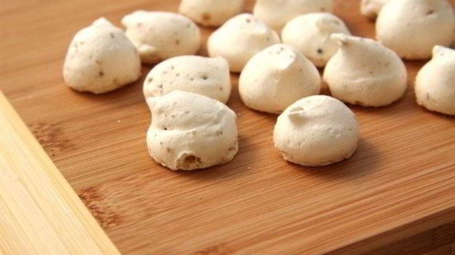 Рецепт Пасхальных меренг с орехами пекан