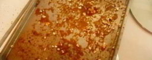 Шаг 1: попкорна с шоколадом и карамелью