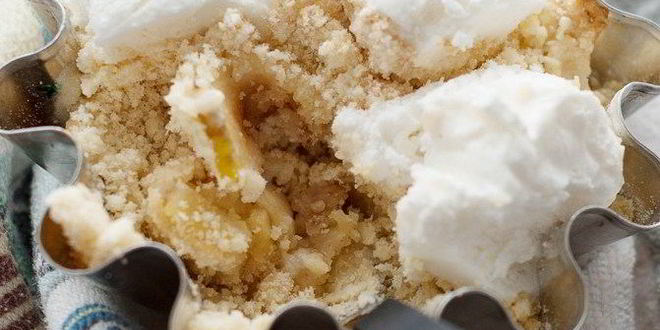 Рецепт простого яблочного крамбла с корицей и медом