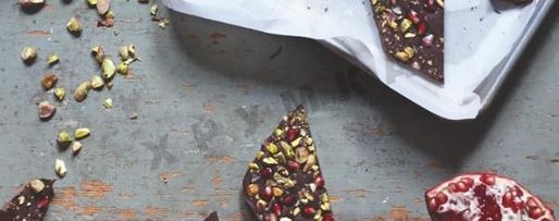 Шаг 5: шоколада с фисташками и зернами граната