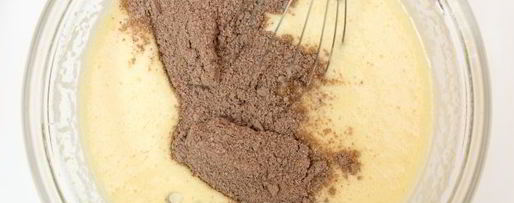 Шаг 10: шоколадных финансье с клубникой