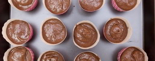 Шаг 18: шоколадных финансье с клубникой