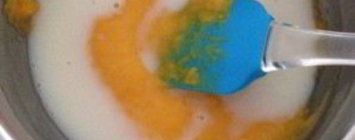 Шаг 2: бисквитного рулета с брусничным суфле