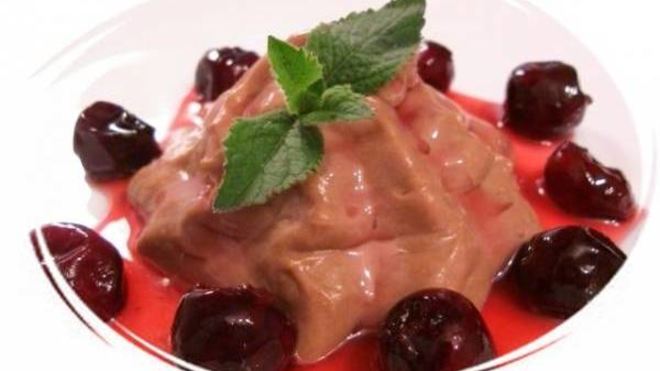 Рецепт Быстрого шоколадного суфле с вишневым соусом