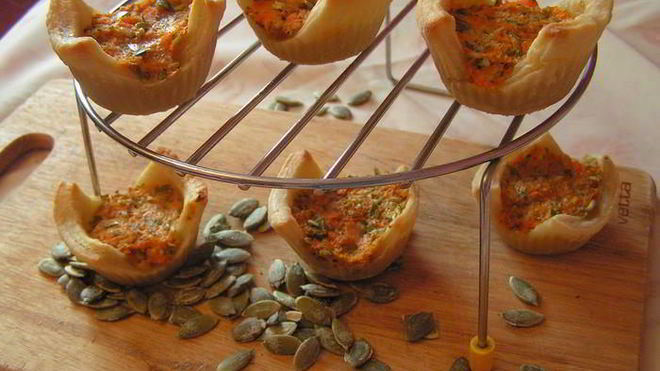 Рецепт Корзиночек с морковным суфле, вешенками и тыквенными семечками