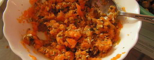 Шаг 7: корзиночек с морковным суфле, вешенками и тыквенными семечками