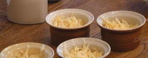 Шаг 4: крабового суфле с чеддером и пармезаном