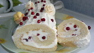 Рецепт Рулета с суфле и брусникой