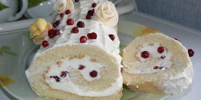 Рецепт рулета с суфле и брусникой