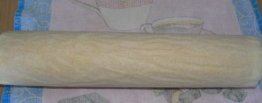 Шаг 3: рулета с суфле и брусникой