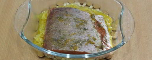 Шаг 4: рыбки красной под суфле из сливочного сыра