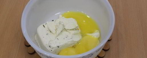 Шаг 6: рыбки красной под суфле из сливочного сыра