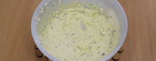 Шаг 7: рыбки красной под суфле из сливочного сыра