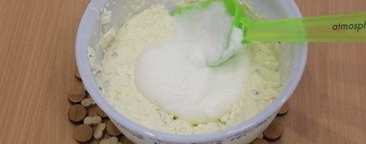 Шаг 9: рыбки красной под суфле из сливочного сыра