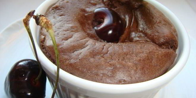 Рецепт шоколадного суфле запеченного с пьяной вишней