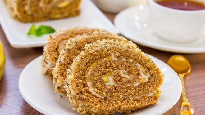 Рецепт Шоколадного рулета с банановым суфле и грецкими орехами