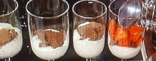 Шаг 8: базиликового тирамису с клубникой