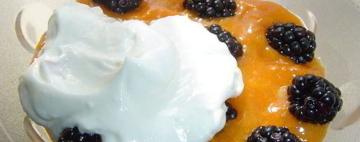 Шаг 5: десерта с абрикосами и ежевикой по мотивам тирамису