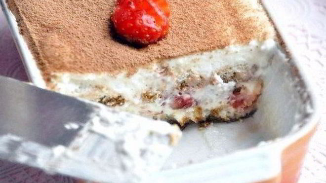 Рецепт Клубничного тирамису с творогом и бананом