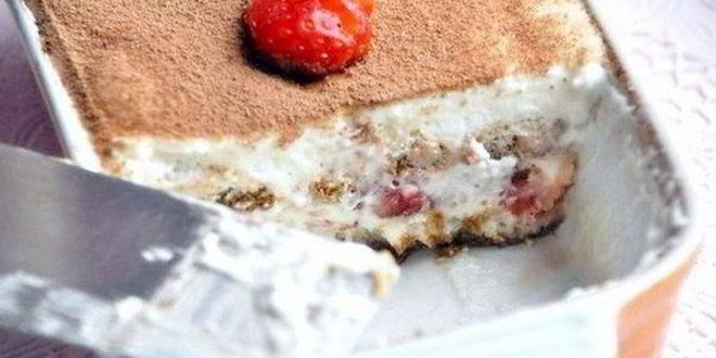 Рецепт клубничного тирамису с творогом и бананом