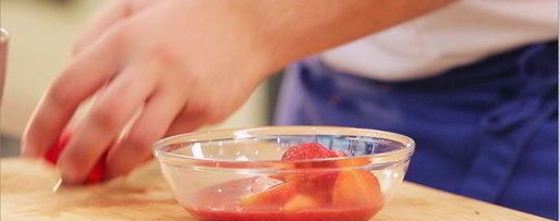 Шаг 5: тирамису с клубникой