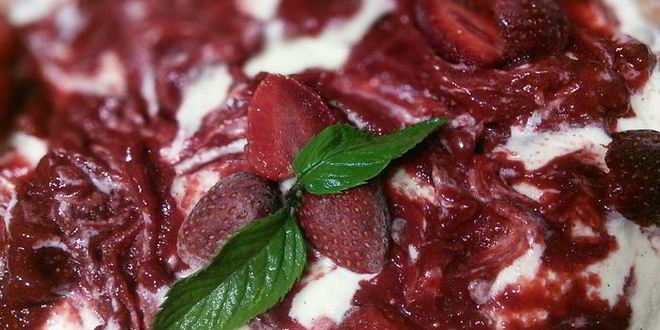 Рецепт ванильно-клубничного мороженое тирамису