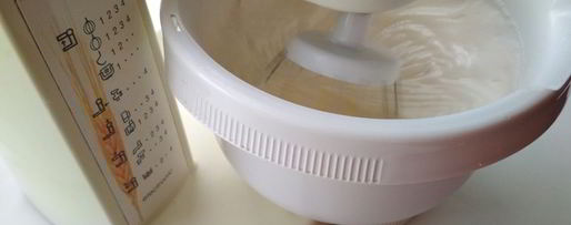 Шаг 2: бисквита с вишней и зефирным кремом