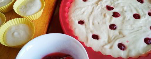 Шаг 3: бисквита с вишней и зефирным кремом