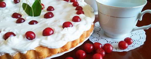 Шаг 9: бисквита с вишней и зефирным кремом