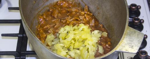 Шаг 10: азу из говядины с солеными огурцами