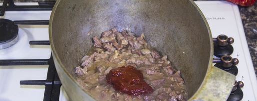 Шаг 9: азу из говядины с солеными огурцами