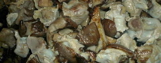 Шаг 1: азу из куриных желудков и вешенок