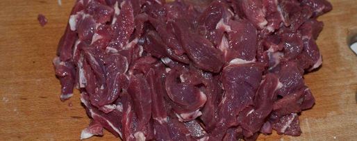 Шаг 1: азу с солеными огурцами и с картошкой