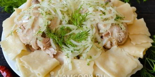 Рецепт бешбармака из целой курицы с маринованным луком