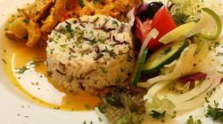 Рецепт Соевого чахохбили с диким рисом под фруктово-манговым соусом и овощным салатом