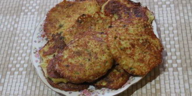 Рецепт драников с копченым сыром и луком