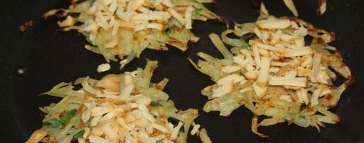 Шаг 2: драников с копченым сыром и луком