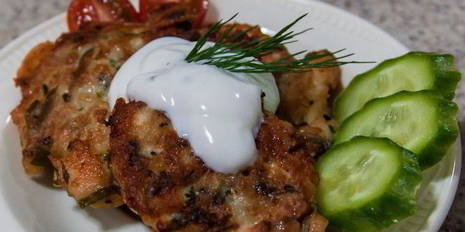 Рецепт драников с курицей и сыром