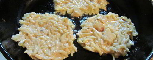 Шаг 3: драников со шкварками