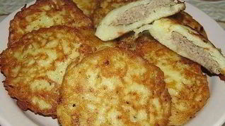 Рецепт Картофельных драников с мясным фаршем на сковороде