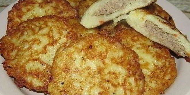 Рецепт картофельных драников с мясным фаршем на сковороде